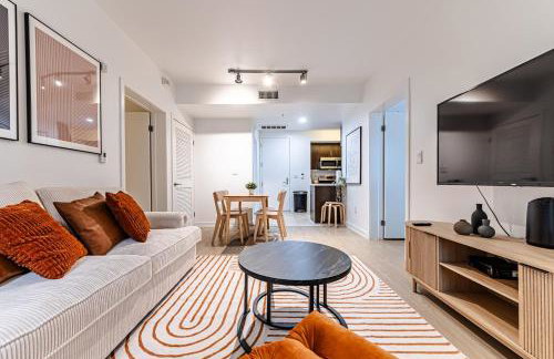 Stylish 2BDR & 2BTH - 15 mins walk to the beach! - Foto 6