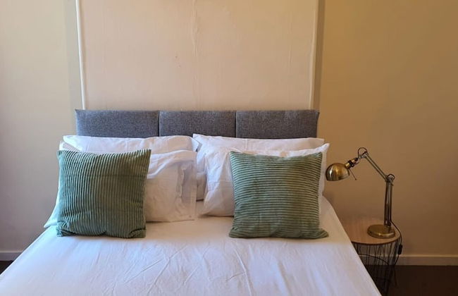 Spacious House in Stoke - Photo 4