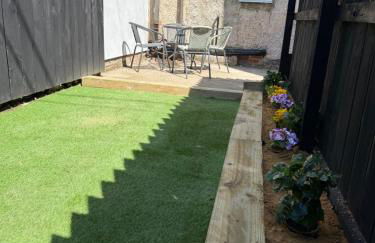 ResiLets - NEW 3 Bed Apt, Sleeps 5, Town Centre, Ideal for contractors, holidaymakers, Professional Short Stay - Foto 2