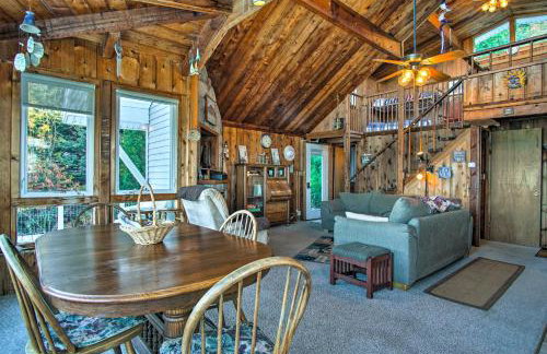 Lakefront Montague Cottage with Deck and Beach! - Foto 7