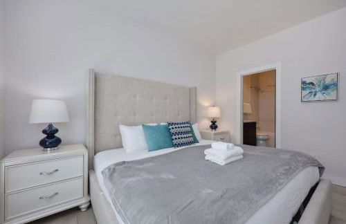 Two Townhomes - Hot Tubs and Rooftop Balconies - Foto 69