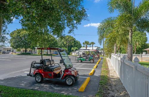Lake Placid Home Boat Parking and Clubhouse Access by RedAwning - Foto 56