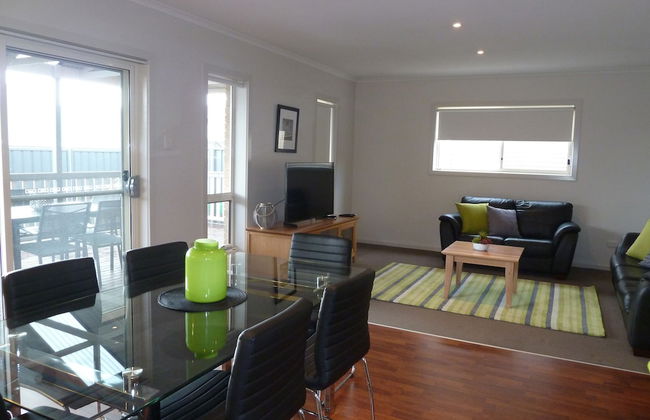 Hart Street Apartment - Photo 3