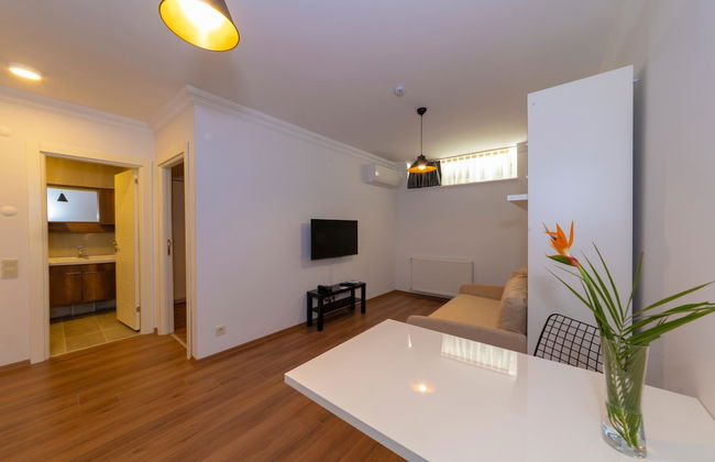 Joy Suites - Photo 29