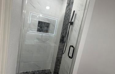 Luxury Lakefront 4BR - Corporate & Extended Stay Friendly - Foto 55