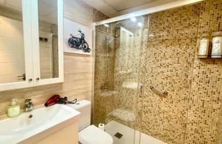 Maravilloso apartamento céntrico de 70m2, jardín propio 40m2 con piscina para niños y parking opcional - Foto 8