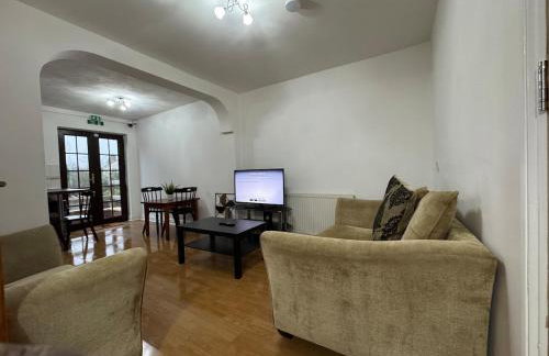 4 Beds House for Families & Contractors with Free Parking - Photo 19