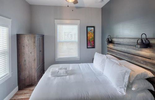 Quaint Cottage with Private Pool-Walk to Everything - Foto 14