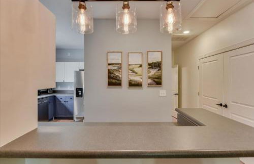 Renovated 2BR by Riverwalk & Medical District - Foto 11