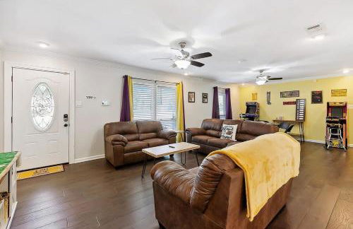 LSU Slammer Arcade 4 5 mile to LSU Private Yard - Foto 10