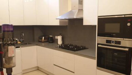 London Luxury 3 bedroom flat, 2 bathrooms, Living Room, free parking, 4 mins to station, garden - Foto 4