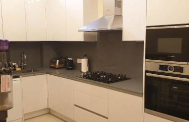 London Luxury 3 bedroom flat, 2 bathrooms, Living Room, free parking, 4 mins to station, garden - Foto 4