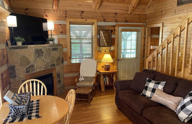 Sweet - 2 Bedrooms, 2 Baths, Sleeps 6 Cabin by RedAwning - Foto 8