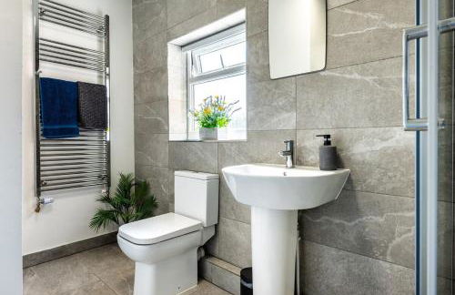 Spacious 4-Bed Apartment · Sleeps 6 · City Centre - Foto 18