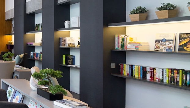 Coin salon dans le hall