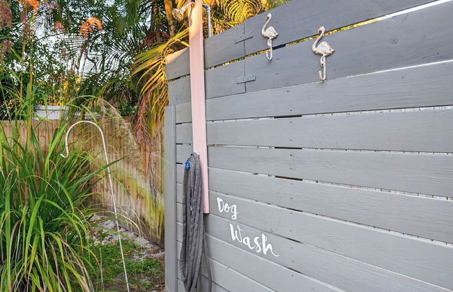 Hot Tub, Firepit, Deck | 10mins to Beach | Middle Terrace Cottage by AvantStay - Foto 42