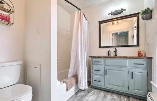 Renovated Farmhouse w Mountain Views and Fire Pit - Foto 29