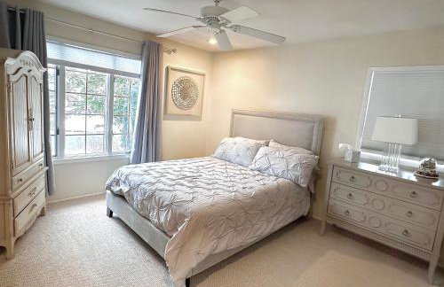 Cozy 4BR 3BA Home- Train to NYC, USOpen, CitiField Mets, MSG, Walk to Harbor & Golf - Photo 14