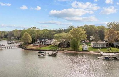 Unique LKN Waterfront Home with Dock - Foto 8