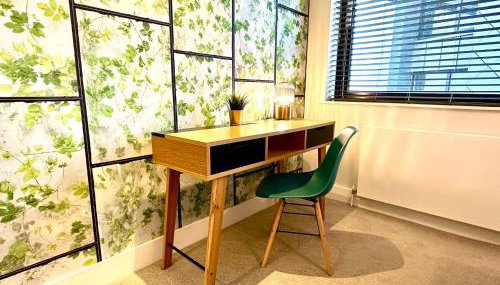 Beautiful New 2 Bedroom Apartment - Next to the Beach - Great Location - FREE Parking - Fast WiFi - Smart TV - sleeps up to 4! Close to Purbeck, Corfe Castle, Sandbanks, Poole & Bournemouth - Foto 5