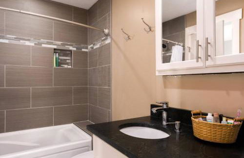 Back Alley Apartment, walk Downtown and Duke - Photo 11