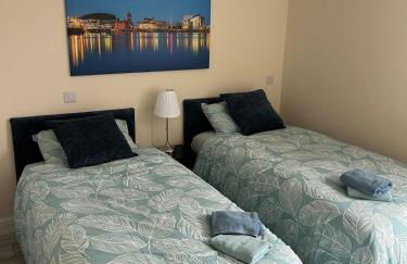 Penarth Station Renovated apartment - Photo 5