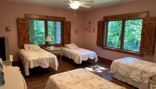 Luxury Mountain Retreat with views, fire pit, and creek - Foto 4