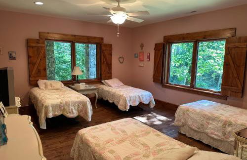 Luxury Mountain Retreat with views, fire pit, and creek - Foto 4