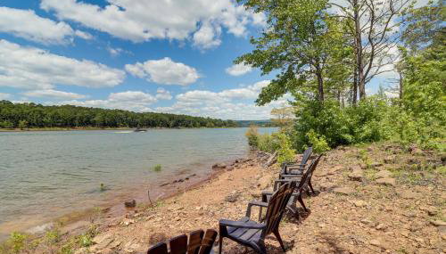 Peaceful Greers Ferry Cabin with Deck and Lake View! - Foto 3