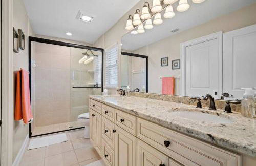 5* 3 BR 3 BA Home 4 min walk to beach & JW Marriott w/heated pool - Foto 23