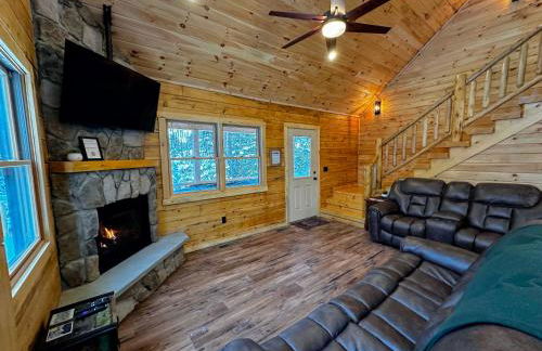 31R Brand new log home on quiet side street in Bethlehem, close to Main Street! 20 min to skiing - Foto 3