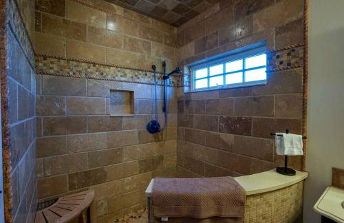 Scenic Mountain Cabin with Creekside Deck & Outdoor Fireplace near North Meadow Creek, Montana - Foto 25