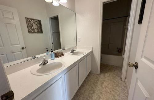 258 Sunset · Sunset Themed Retreat - Sleeps 10 - Foto 19