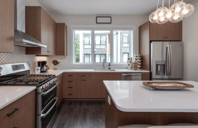 Luxe 4bdr w/ Balcony & Parking, 10 Mins to Broadway 9th Avenue by Avantstay - Foto 3