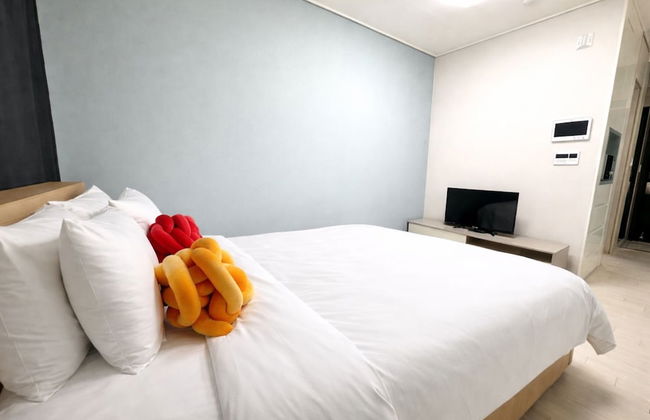 The November Stay In Landmark - Photo 53