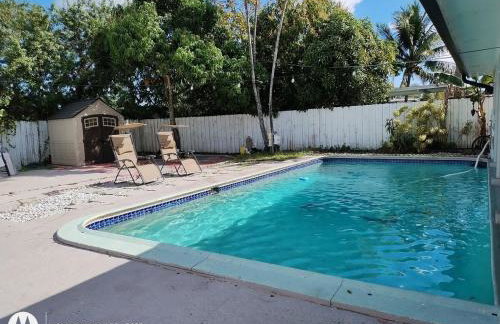 AMIRI Hollywood 5 mins from Hard Rock Stadium & The Guitar - Foto 29