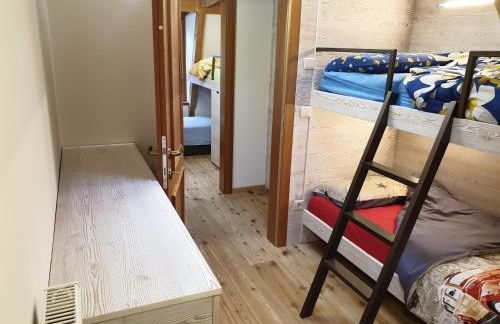 Ampio appartamento su 2 livelli con garage coperto - Foto 15