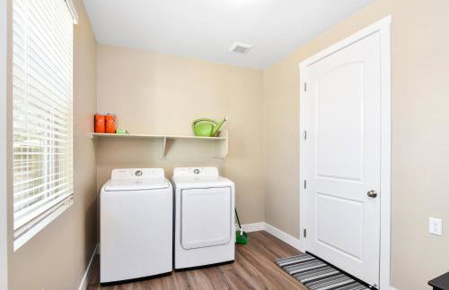 Windtree Retreat Hot Tub Pet-Friendly Fire Pit Near Downtown - Foto 21