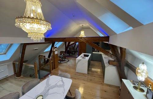 La Luna Royal Deluxe Luxury House with Pool & Jacuzzi, Bikes and Secured Parking - Photo 35