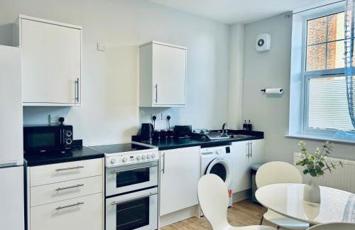 Strood Modern Flat with full kitchen and bathroom - Flat 1 Ground Floor - Photo 5