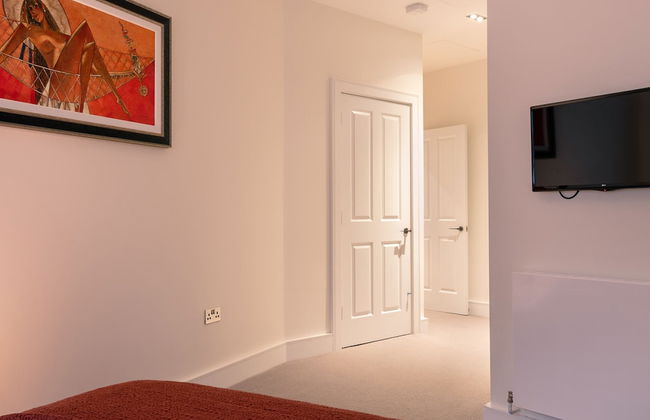 Cathedral View in Exeter - Photo 24