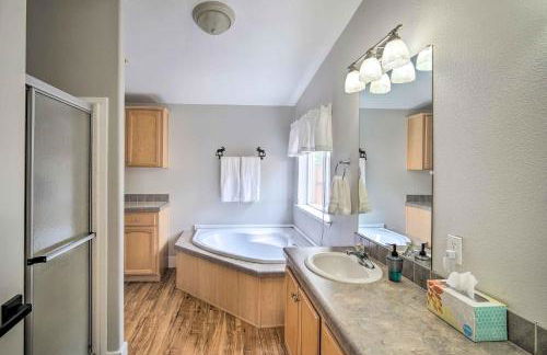 8 Mi to Big Bear Lake and Village Sugarloaf Cabin! - Foto 14