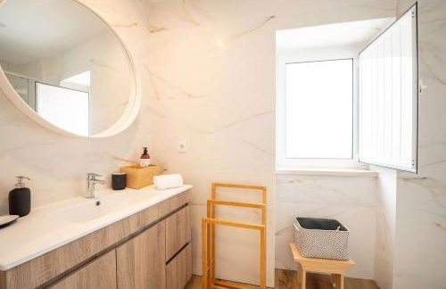 Vila Amorim - Stylish 4BR Home with Jacuzzi - Foto 28