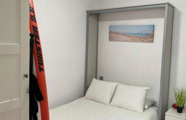 La Manga km 0, pisos estudios - planta baja - 100m de la playa - studio flats - ground floor - 100m from the beach, cada con bicis & tabla SUP, piscina & pádel & tenis & más - each with bikes & SUP board, pool & paddle & tennis & more - Foto 37