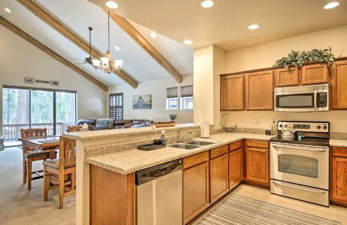 Deck and Gas Grill Spacious Pinetop Cabin - Foto 9