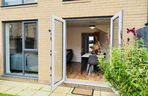 Modern & Stylish 3 Bedoom Home in Taunton - Photo 32