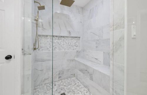 Elegant Updated Oceanfront Home with Pool & Hot Tub - Photo 61