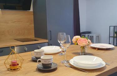 City heaven,self check in, with free parking - Foto 13