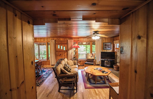 Cozy Riverside Getaway Pine Bend Cottage - Foto 16