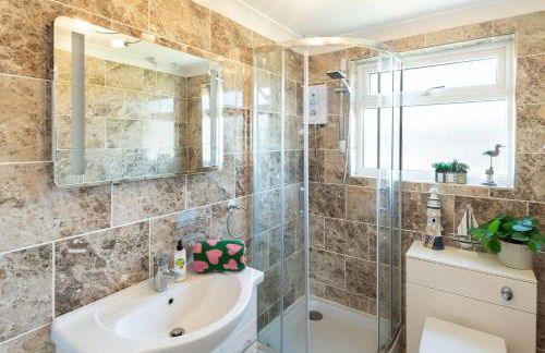 NEW Beachfront Apartment slps 4, West Bay, Dorset - Photo 9